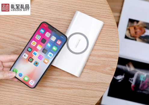 定制年會禮品送移動電源的四大優(yōu)勢